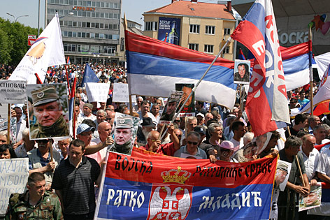 Demonstration für den gefangen genommenen Mladic