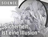 Umgefallener Papierkorb