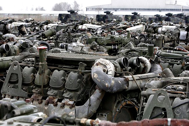 © Battle Tank Dismantling GmbH Koch Panzermotoren am Verschrottungsplatz in Ebeleben (Deutschland)