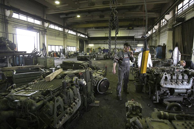 © Battle Tank Dismantling GmbH Koch Werkstatt am Panzer-Verschrottungsplatz in Ebeleben (Deutschland)