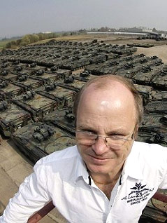 © Battle Tank Dismantling GmbH Koch Peter Koch, Geschäftsführer des Panzer-Verschrottungsplatz in Ebeleben (Deutschland)