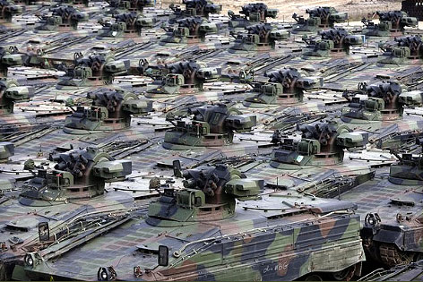 © Battle Tank Dismantling GmbH Koch Parkende Panzer am Verschrottungsplatz in Ebeleben (Deutschland)