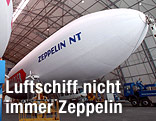 Ein Zeppelin in einem Hangar