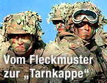 Deutsche Bundeswehr-Soldaten im Kampfanzug mit Gesichtsbemalung und getarnten Helmen