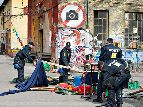 © EPA/Jens Noergaard Larsen Polizei räumt Verkaufsstand