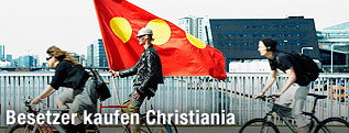 Radfahrer mit Christiania-Flagge