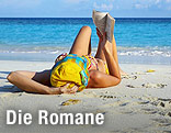 Frau ließt Buch am Strand