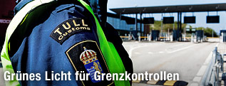 Zollbeamter an der Grenze zwischen D&auml;nemark und Schweden
