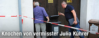Ermittler an Eingangst&uuml;r