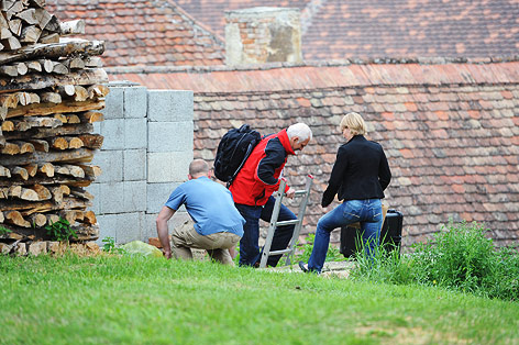 © APA/Helmuth Fohringer Ermittler im Garten des Hauses