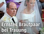 Prinz Albert von Monaco und seine Braut Charlene am Traualtar