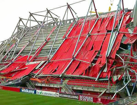 © APA/ANP/Wesley Eingestürztes Tribünendach im Stadion von Enschede