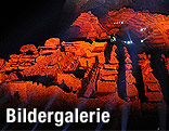 Machu Picchu in rotes Licht getaucht