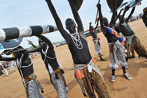 Traditionelle Tanz während einer Demonstration im Vorfeld der südsudanesischen Unabhängigkeit