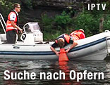 Polizeiboot bei Opfersuche