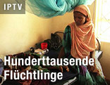 Frau mit Kind in Flüchtlingslager