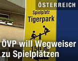 Hinweisschild auf einem Spielplatz