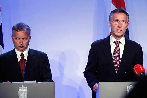 © APA/EPA/MFH norwegischer Regierungschef Jens Stoltenberg und Justizminister Knut Storberget