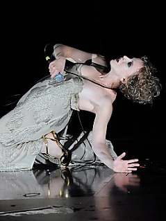 © APA/Barbara Gindl Patrycia Ziolkowska knieend in der Rolle des Gretchen
