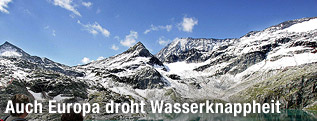 Gletscher mit Stausee in den Alpen