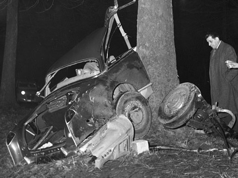 © AP/Jean Jacques Levy Wrack des Autos, in dem Albert Camus ums Leben kam