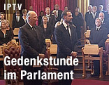 Norwegisches Parlament während einer Schweigeminute