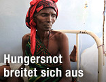 Frau aus Somalia in einem Spital in Mogadischu