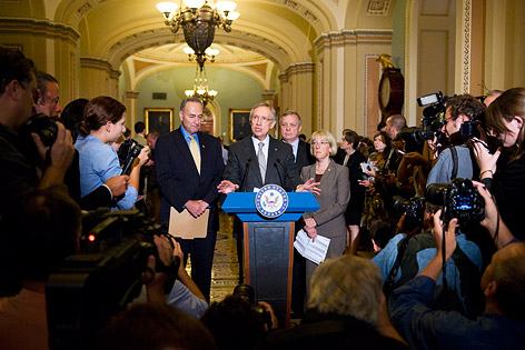 US-Senatoren bei der Pressekonferenz