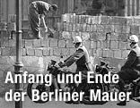 Polizisten auf Motorrädern beobachten den Bau der Berliner Mauer