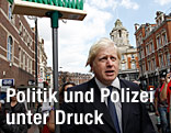 Londons B&uuml;rgermeister Johnson mit einem Besen