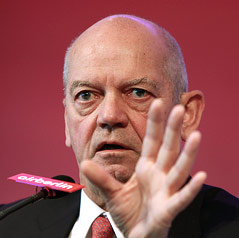 © AP/Thomas Peter Air-Berlin-Vorstandschef Joachim Hunold