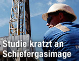 Arbeiter bei Schiefergasbohrstelle