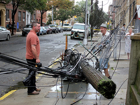 © AP/Brian Scanlon Umgefallener Strommast in Queens, N.Y.