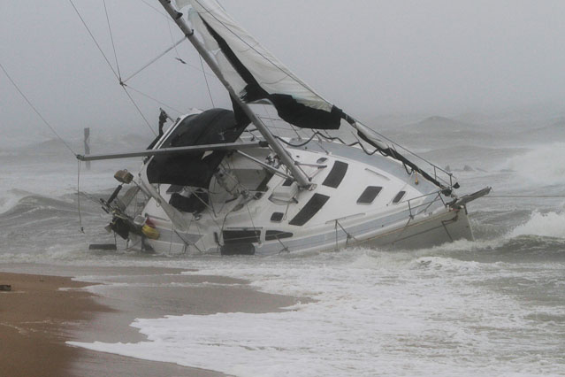 © AP/Steve Helber Gestrandetes Segelboot in Norfolk