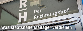Schild am Eingang des Rechnungshofs