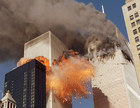 © AP/Chao Soi Cheong Feuerball beim Südturm des World Trade Centers