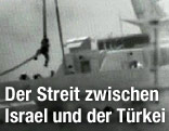 Ein israelisches Sonderkommando seilt sich auf dem Kreuzfahrtschiff Mavi Marmara ab.