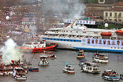Tausende bejubeln in Istanbul die Rückkehr des Passagierschiffes Mavi Marmara