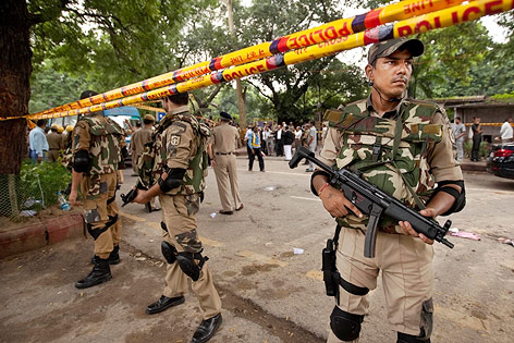 © AP/Kevin Frayer Polizisten am Tatort in Neu-Delhi