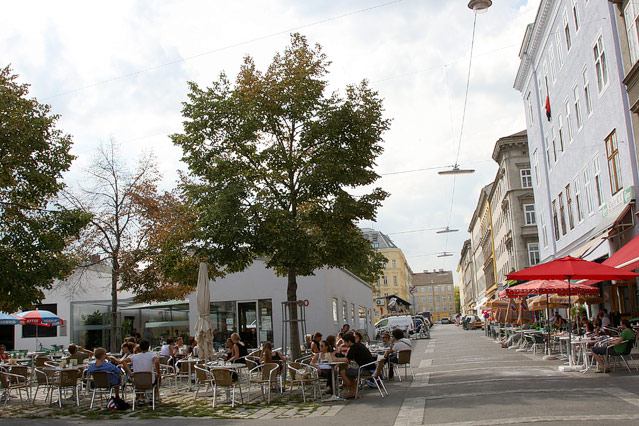 © ORF.at/Birgit Hajek Lokale mit Gastgarten am Yppenplatz in Ottakring