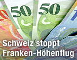 Schweizer Franken liegen übereinander