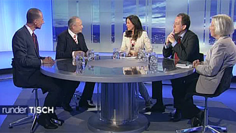 © ORF Runder Tisch mit Moderatorin Ingrid Thurnher, mit dem Präsidenten des ÖVP-Seniorenbundes, Andreas Khol, den Journalisten Anneliese Rohrer und Andreas Koller sowie dem Politikwissenschaftler Peter Filzmaier