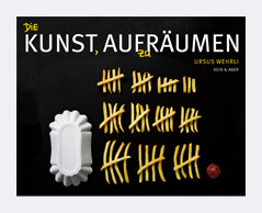 © Ursus Wehrli_Die Kunst, aufzuräumen©2011 by Kein & Aber Verlag, Zürich-Berlin Cover des Buches zeigt Pommes Frittes in Gruppen zu je Fünf Stück sortiert