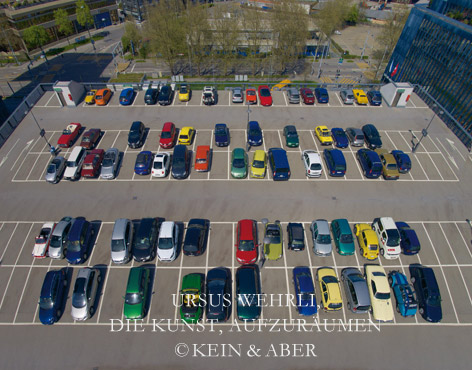 © Ursus Wehrli_Die Kunst, aufzuräumen©2011 by Kein & Aber Verlag, Zürich-Berlin Luftansicht von einem Parkplatz