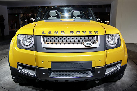 © Reuters/Kai Pfaffenbach Der Land Rover Defender auf der IAA