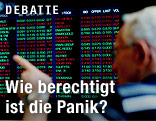 Mann zeigt auf Bildschirm mit Börsenkurs