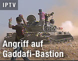 Panzer der Rebellen feuert auf Sirte