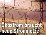 Strommasten vor Abendhimmel