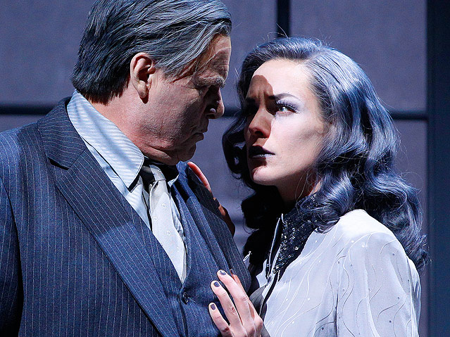 © APA/Georg Hochmuth Katharina Lorenz als "Erna" und Peter Simonischek als "Friedrich Hofreiter"