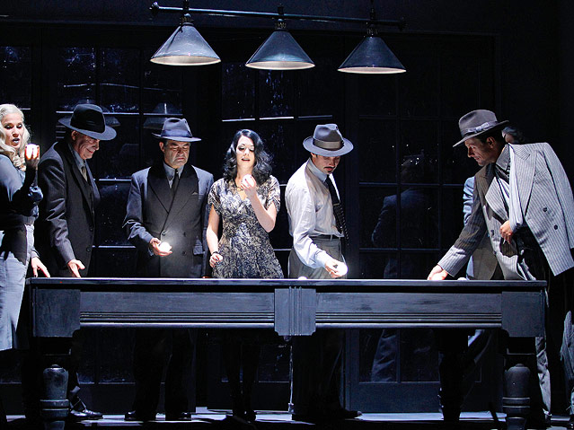 © APA/Georg Hochmuth Dörte Lyssewski als "Genia", Peter Simonischek als "Friedrich Hofreiter", Martin Reinke als "Natter", Stefanie Dvorak als "Adele", Lucas Gregorowicz als "Otto" und Peter Knaack als "Demeter Stanzides"